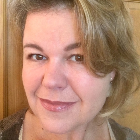 Meet your Posher, Maile - Picture 3 of 6